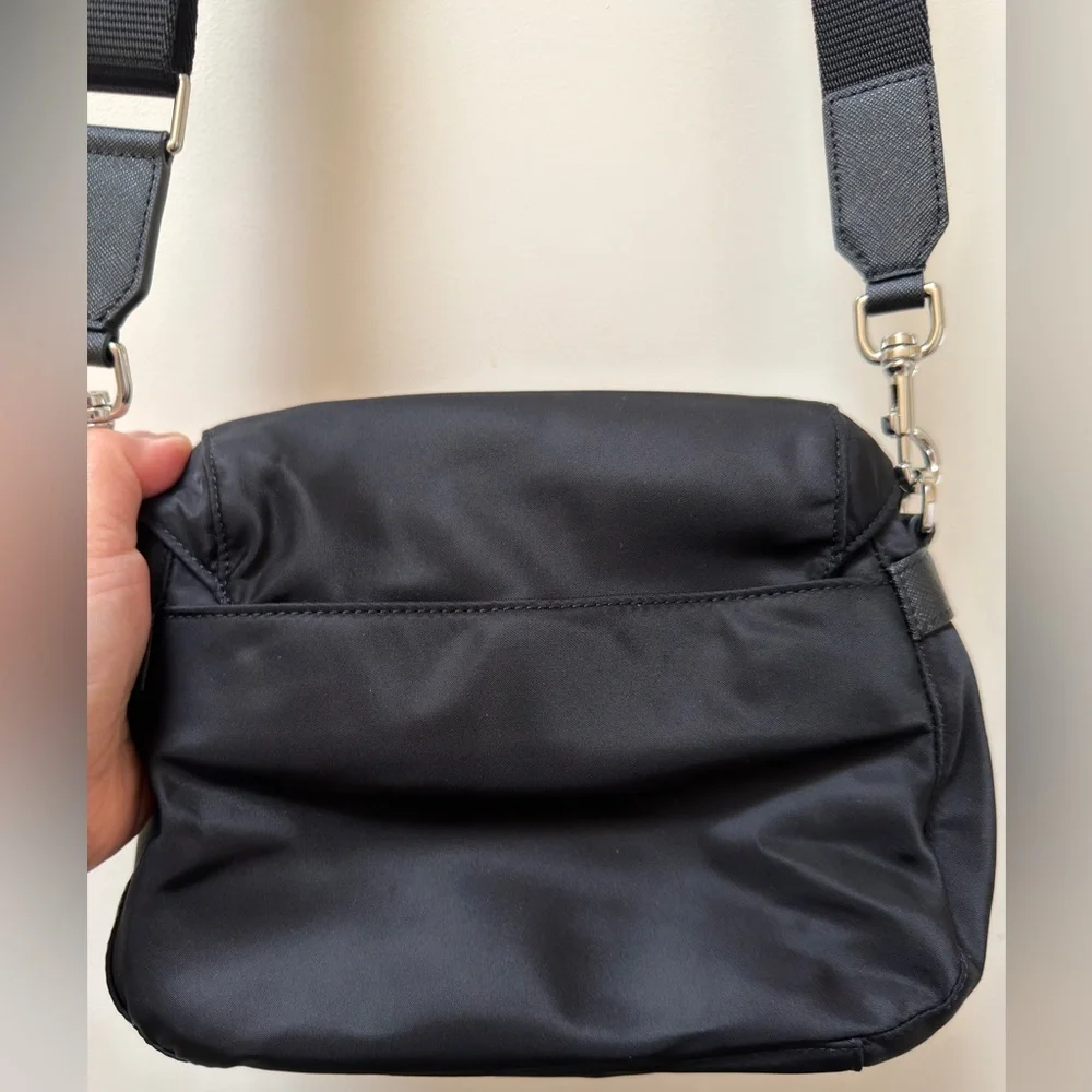 Tory Burch Virginia Messenger bag in black Nylon and Saffiano - Picture 3 of 15